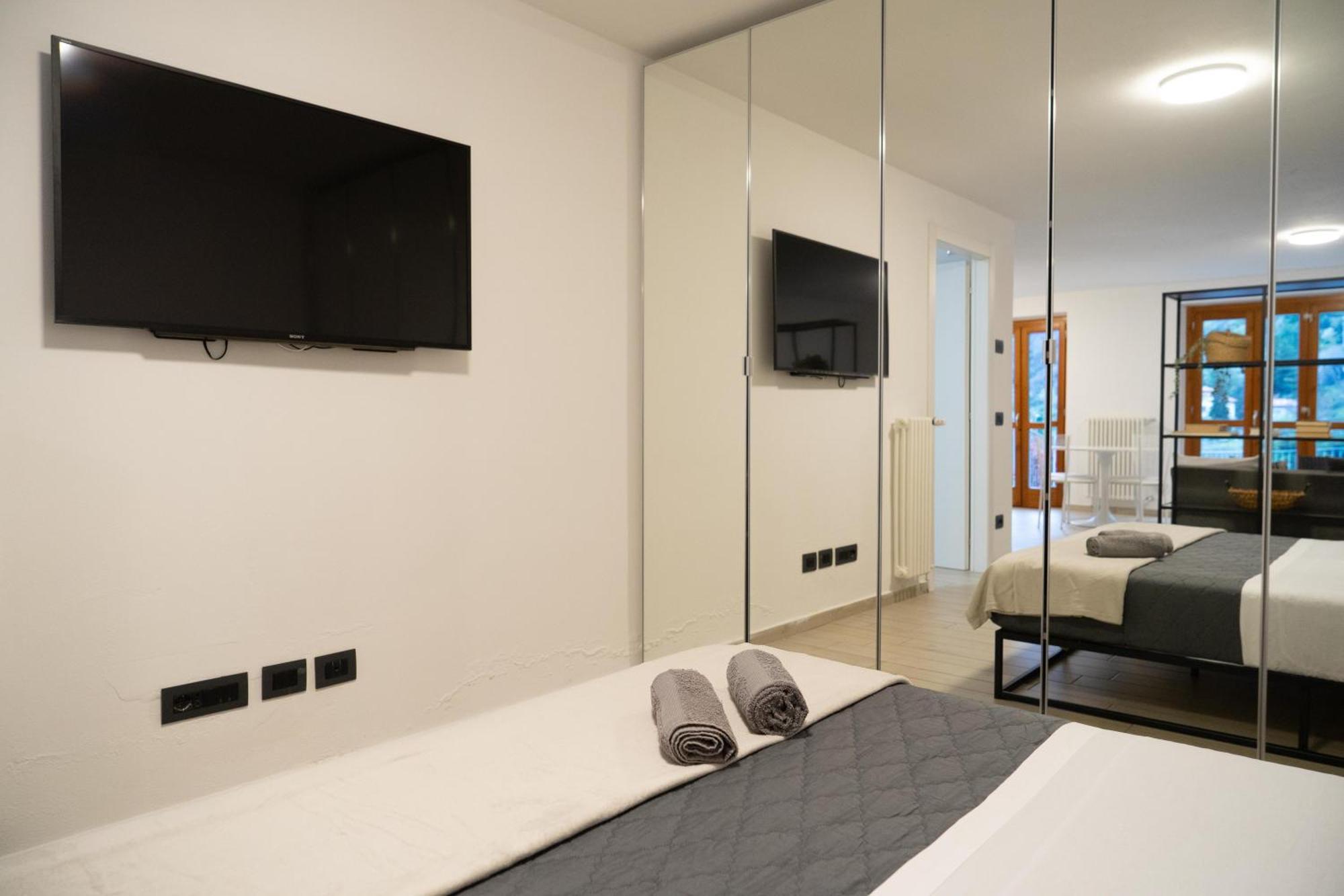 Vista Dolce Isola _ Lakeview Pool, Terrace & Garden Apartment Argegno Chambre photo